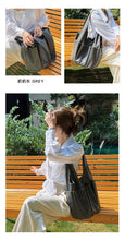 將圖片載入圖庫檢視器 韓國 EMO 狗牙慵懶托特包 / Lazy Tote Bag